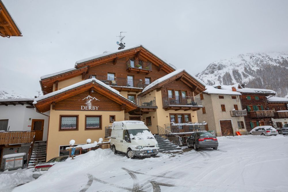Chalet Derby